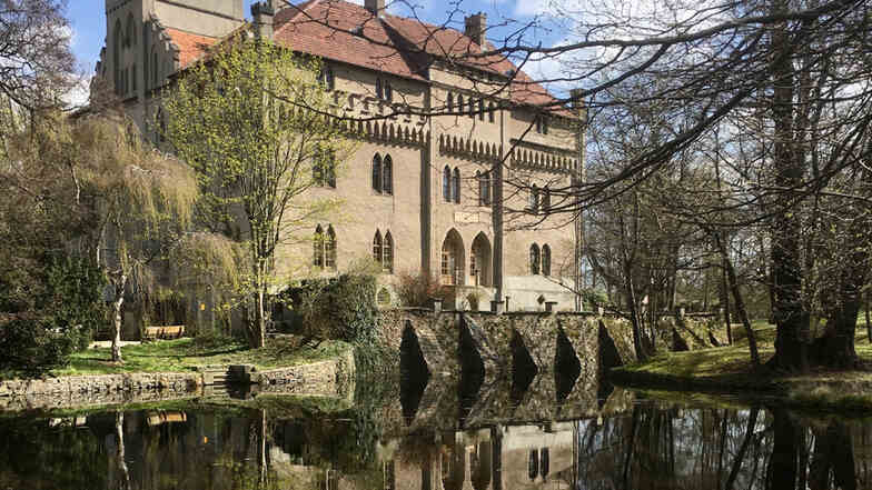 Das Seifersdorfer Schloss wurde 1818 nach Plänen von Karl Friedrich Schinkel umgebaut. © Foto: Jörg Ludewig